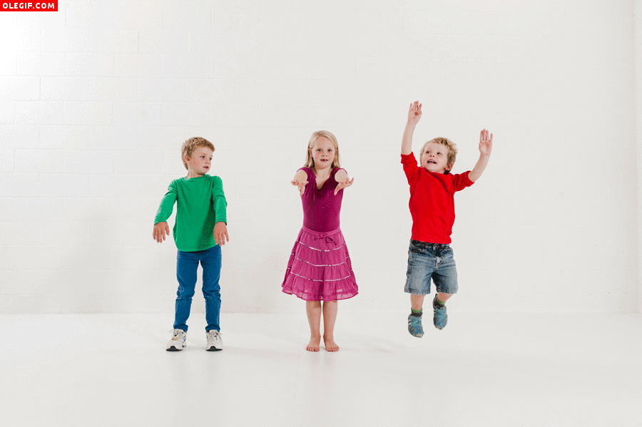 GIF: Niños saltando