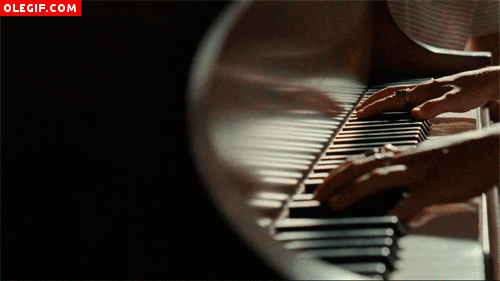 GIF: Manos tocando un piano