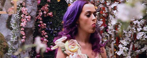 GIF: Katy Perry paseando