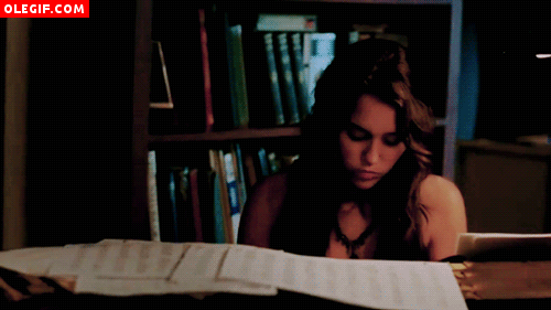 GIF: Miley Cyrus tocando el piano