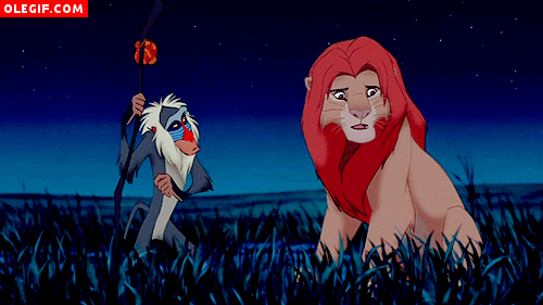GIF: Rafiki pegando a Simba (El Rey León)