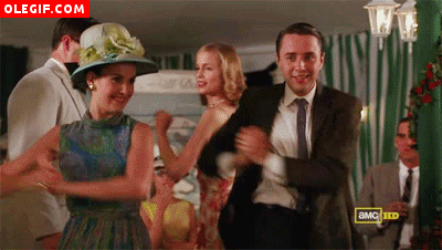 GIF: Vaya bailecito se marcan Peter y su mujer Trudy (Mad Men)