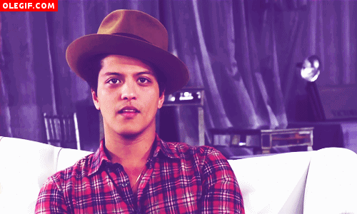 GIF: Pero qué bien guiña el ojo Bruno Mars