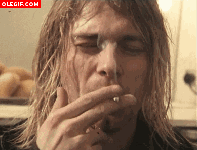 GIF: Mira cómo fuma Kurt Cobain