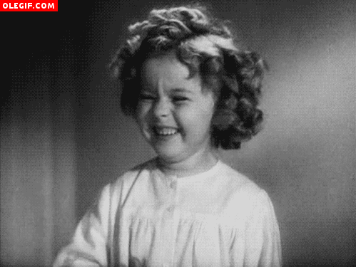 GIF: Mira a esta niña riéndose de felicidad