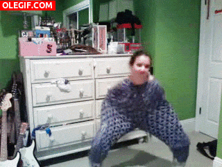 GIF: La danza del pijama