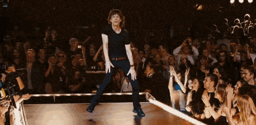 GIF: Mick Jagger moviendo el esqueleto