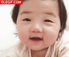 GIF: La bonita sonrisa de una bebé