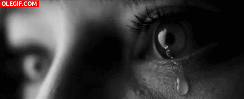 GIF: Los ojos de una chica llorando