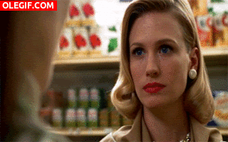 GIF: Menudo bofetón le da Betty a una mujer en el supermercado (Mad Men)