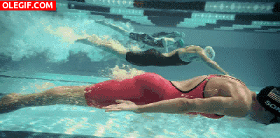 GIF: Burbujas sospechosas en el trasero de una nadadora