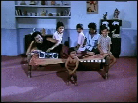 GIF: El baile de un niño indio
