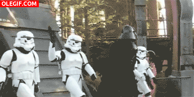 GIF: El bailecito de Darth Vader y los soldados imperiales