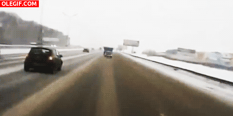 GIF: Peligro en la carretera