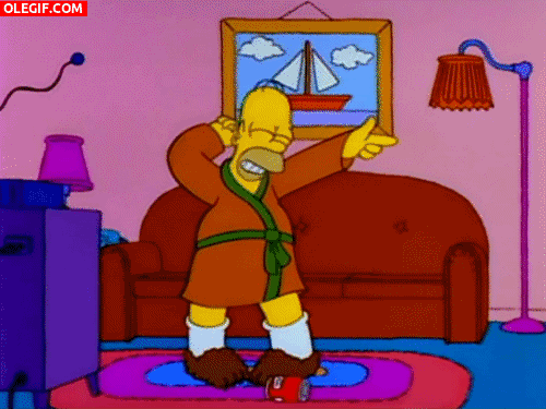 GIF: Homer Simpson bailando en bata