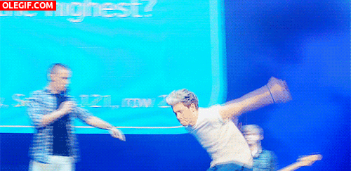 GIF: Vaya salto pega Niall Horan