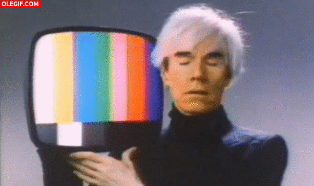 GIF: Andy Warhol bailando con un televisor