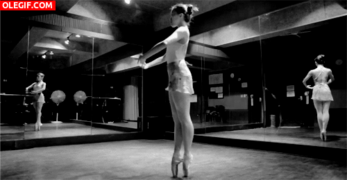 GIF: Esta bailarina tiene mucho equilibrio