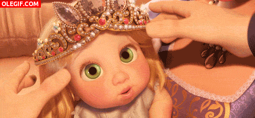 GIF: A esta princesita le queda grande la corona