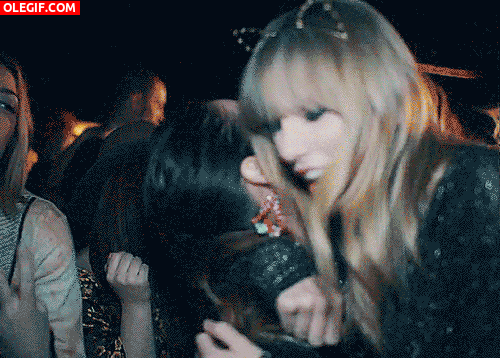 GIF: Taylor Swift disfrutando de la fiesta