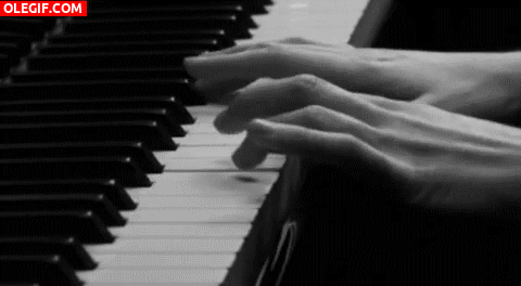 GIF: Tocando el piano