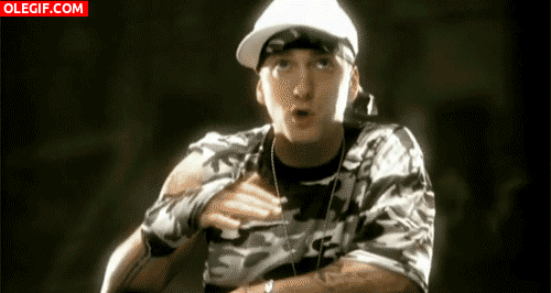 GIF: Eminem cantando con un look militar