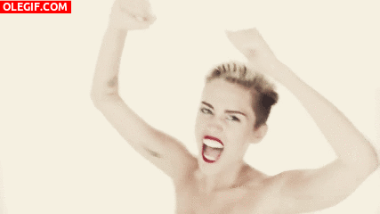 GIF: Miley Cyrus saca la lengua mientras baila