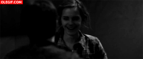 GIF: Harry y Hermione bailan a la vez que ríen