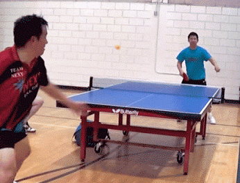 GIF: Menuda habilidad tiene este jugador de ping pong