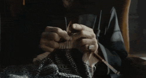 GIF: Christopher Walken tejiendo un jersey