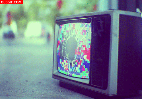 GIF: La explosión de un televisor