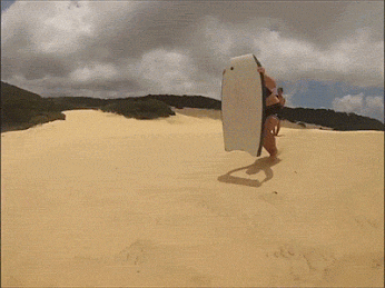 GIF: Surfeando en la arena