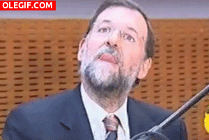 GIF: Mariano Rajoy buscando la mosca