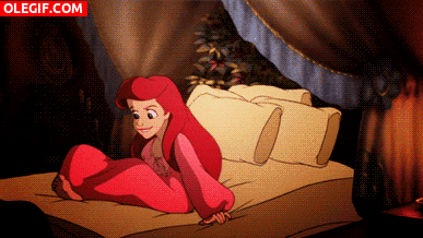 GIF: Ariel saltando en la cama