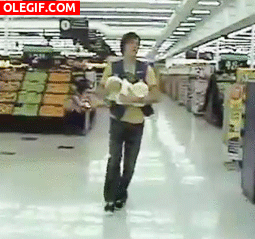 GIF: Caída en el supermercado
