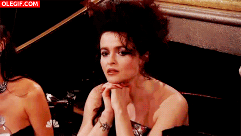 GIF: Helena Bonham Carter atenta a la conversación