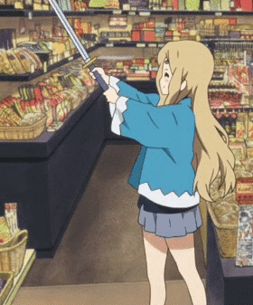 GIF: Tsumugi Kotobuki blandiendo una espada