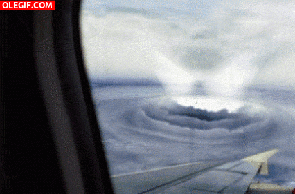 GIF: Tormenta vista desde el avión