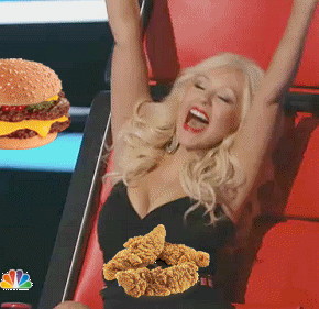 GIF: A Christina Aguilera le gusta la comida basura