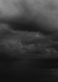 GIF: Relámpagos en un cielo gris