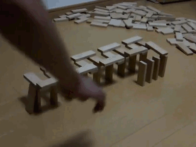 GIF: Efecto dominó