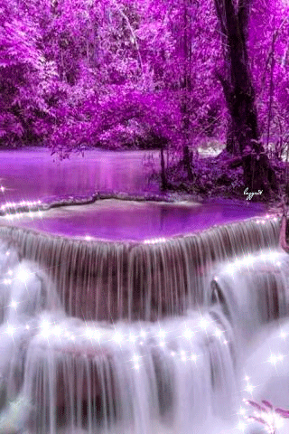 GIF: Cascada en un entorno violeta