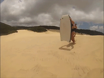GIF: Surfeando en la arena