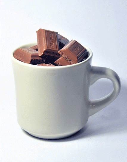 GIF: Chocolate fundiéndose en una taza