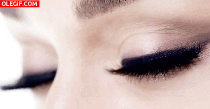 GIF: Hermosos ojos de una mujer