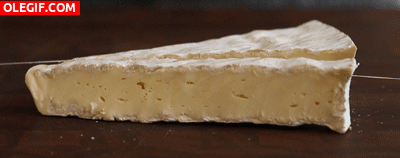 GIF: Cortando queso brie