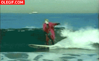 GIF: El Joker surfeando