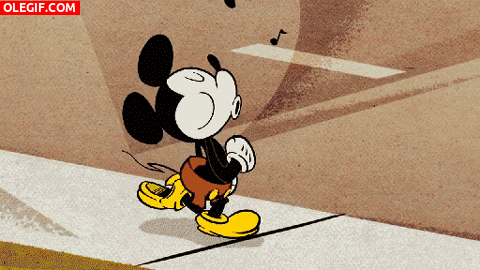 GIF: Mickey Mouse silbando por la calle