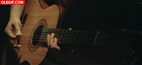 GIF: Tocando la guitarra española