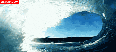 GIF: Ola gigante en el océano